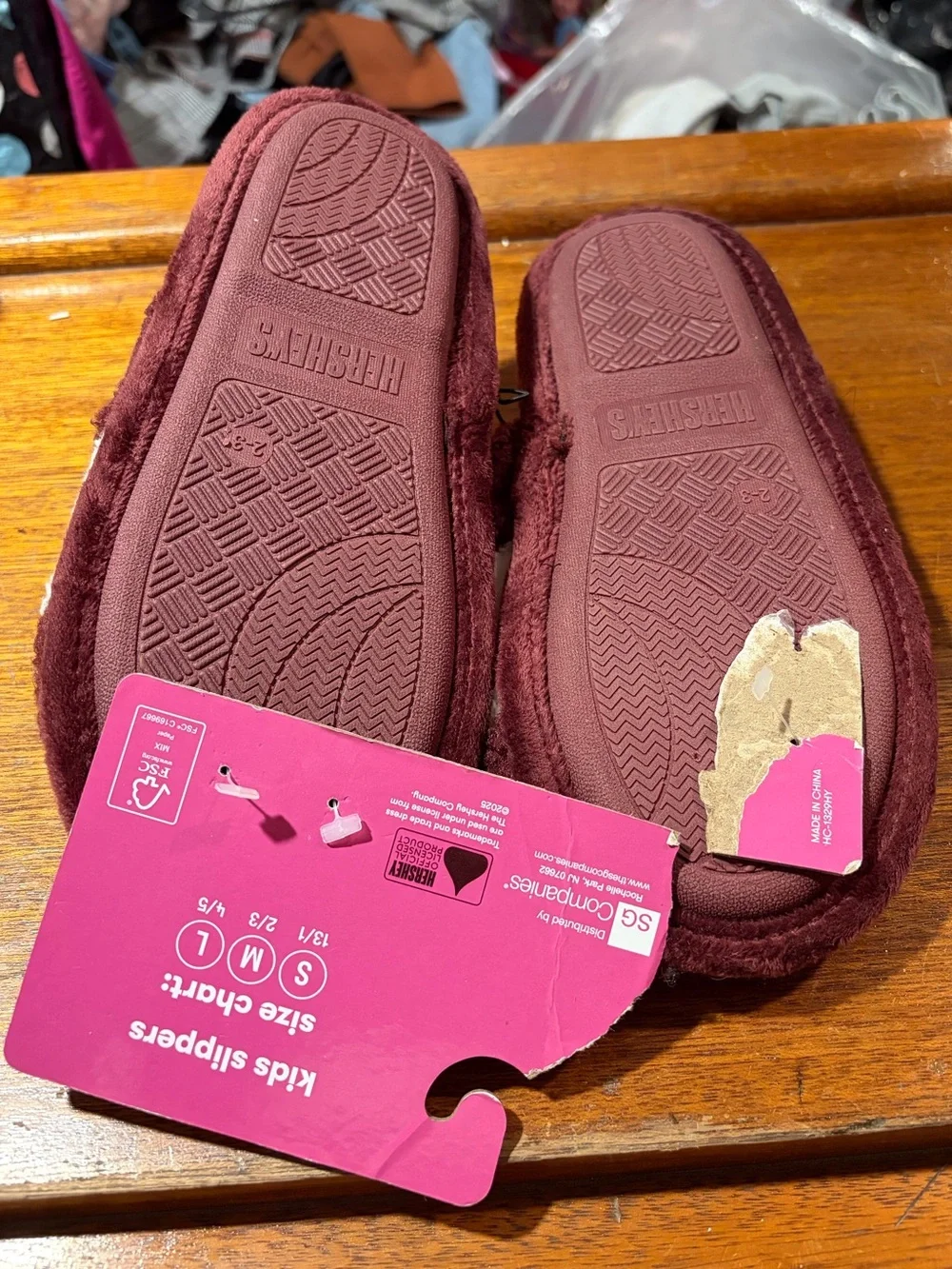 NWT Kids hersheys slippers size 2/3